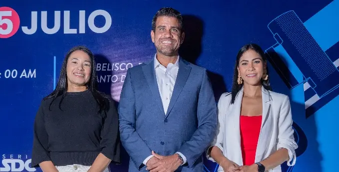 Marlenny Peña, Modesto Reyes y Karla Martín.