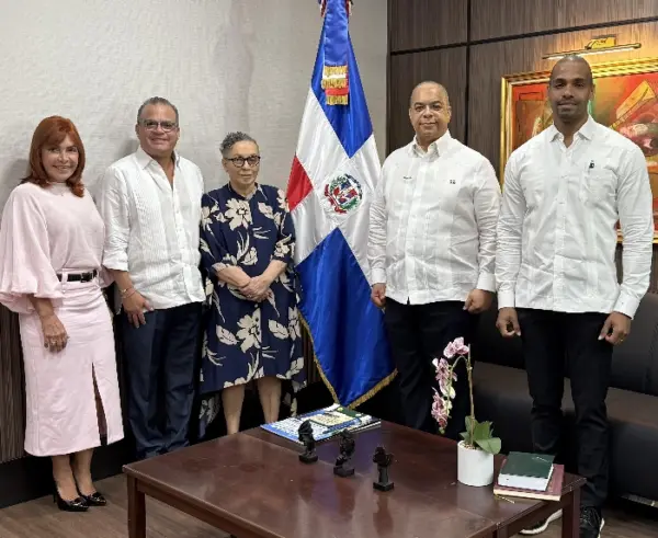 Margarita Gouveia, Rafael Rodríguez, Miriam Germán Brito, Opinio Díaz y Cándido Mercedes.