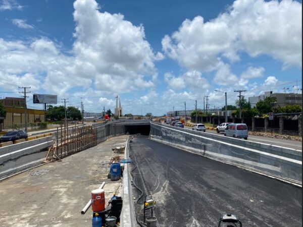 Vista de los cuatro carriles del ambicioso proyecto con que se pretende viabilizar el cruce de vehículos.