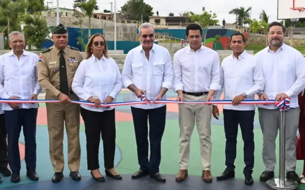 Abinader y David Collado inauguraron el bulevar de la Salud.