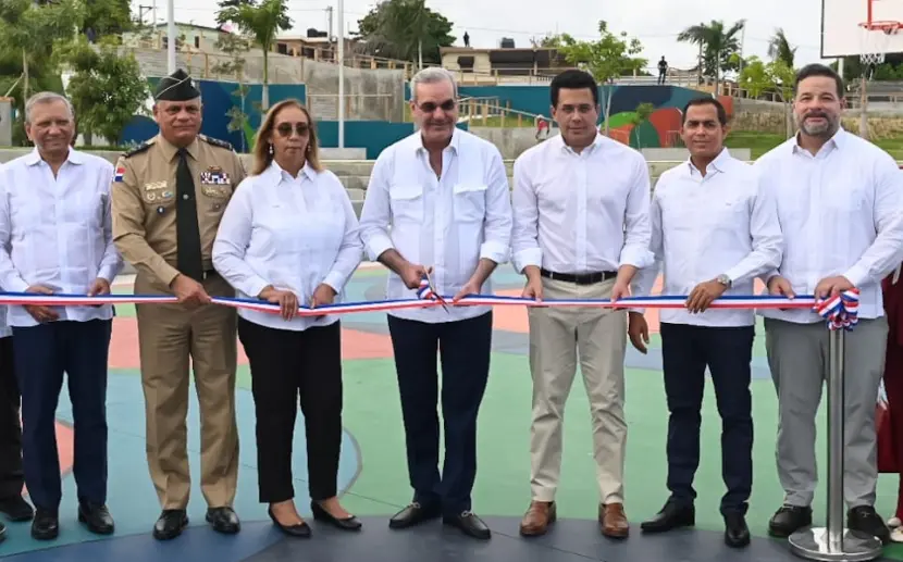 Abinader y David Collado inauguraron el bulevar de la Salud.