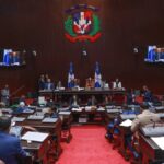Debate por descuentos a maestros crea reacciones