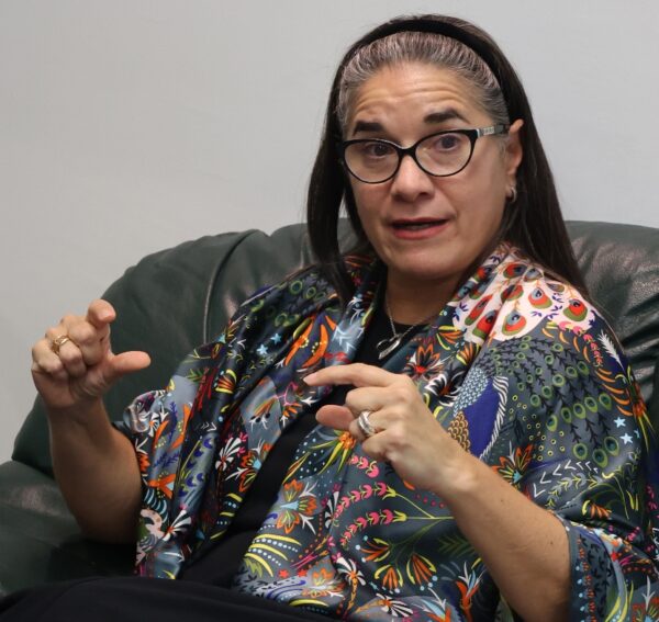 Ana María Díaz en    una visita al director de EL DÍA. Chaimy Soriano