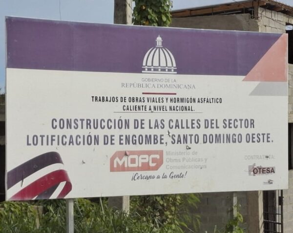 En las calles Manantial y Experimental, cartel desde 2020.