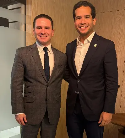 Omar recibe el apoyo de empresario