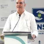 Luis Abinader inaugura hospital en Maimón
