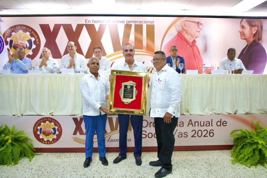 Presidente Abinader garantiza apoyo a productores de harina para mantener precio del pan