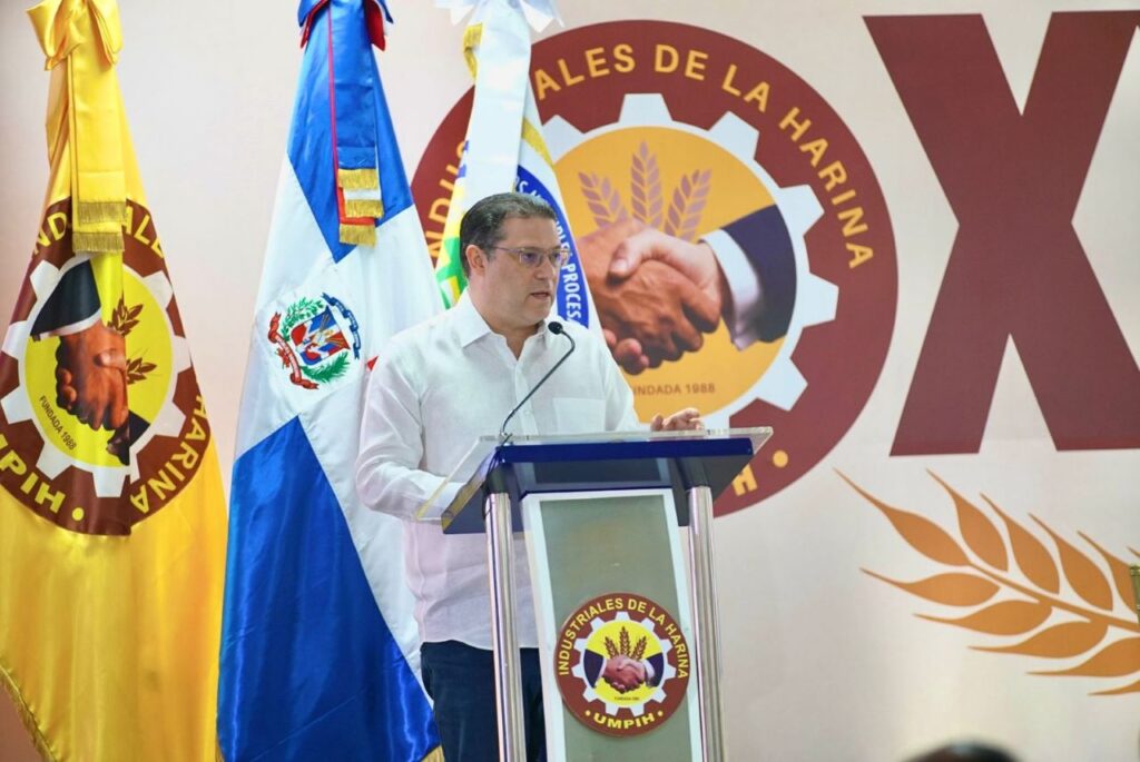 Presidente Abinader garantiza apoyo a productores de harina para mantener precio del pan
