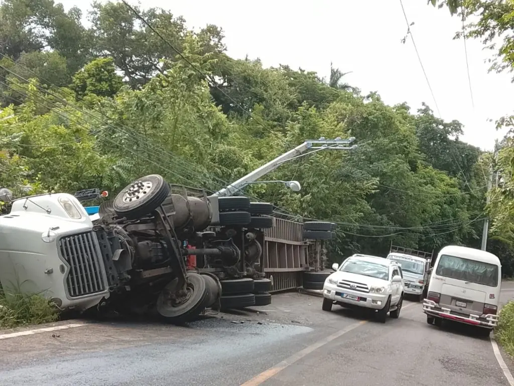 Accidentes de tránsito generan pérdidas millonarias a Edenorte por daños a su red eléctrica