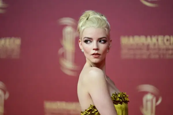 Fotografía de archivo de la actriz estadounidense, Anya Taylor-Joy, durante una alfombra roja, en Marrakech (Marruecos).