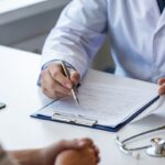 El médico internista y su rol para una vida adulta plena
