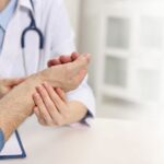 Mucho más que dolor de huesos: la importancia de acudir al reumatólogo a tiempo