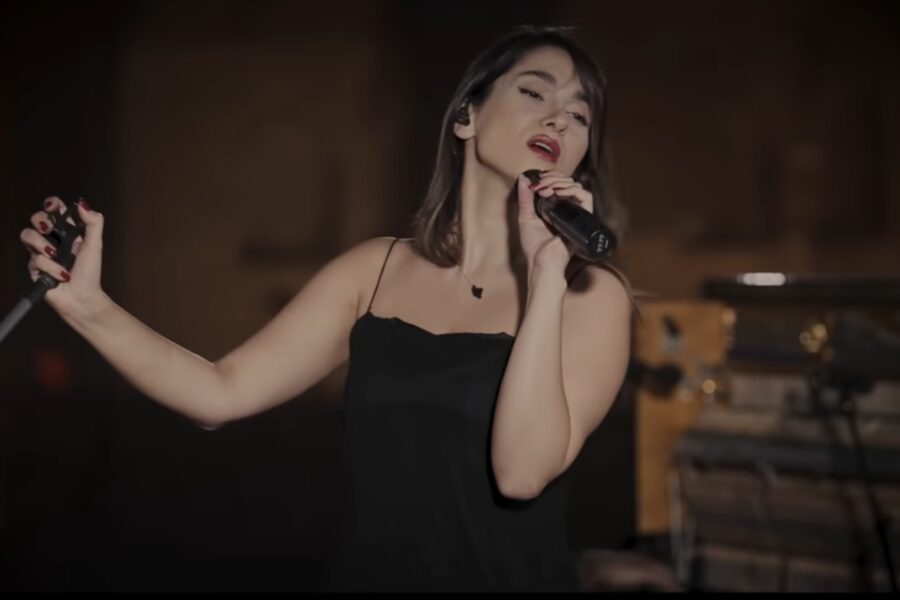 cantante Parastoo Ahmadi