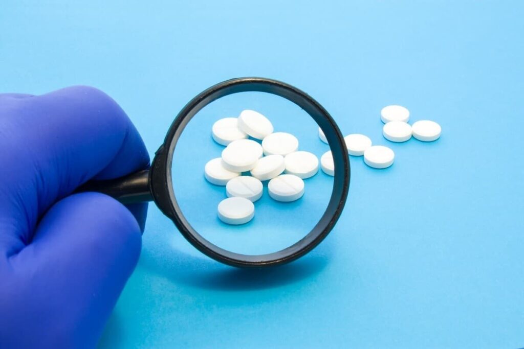El peligro detrás de la caja: cómo impactan los medicamentos falsificados a la salud