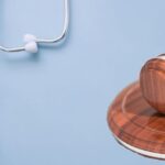 Nuevo Código Penal pone bajo la lupa el ejercicio médico; legisladores dicen crítica es normal