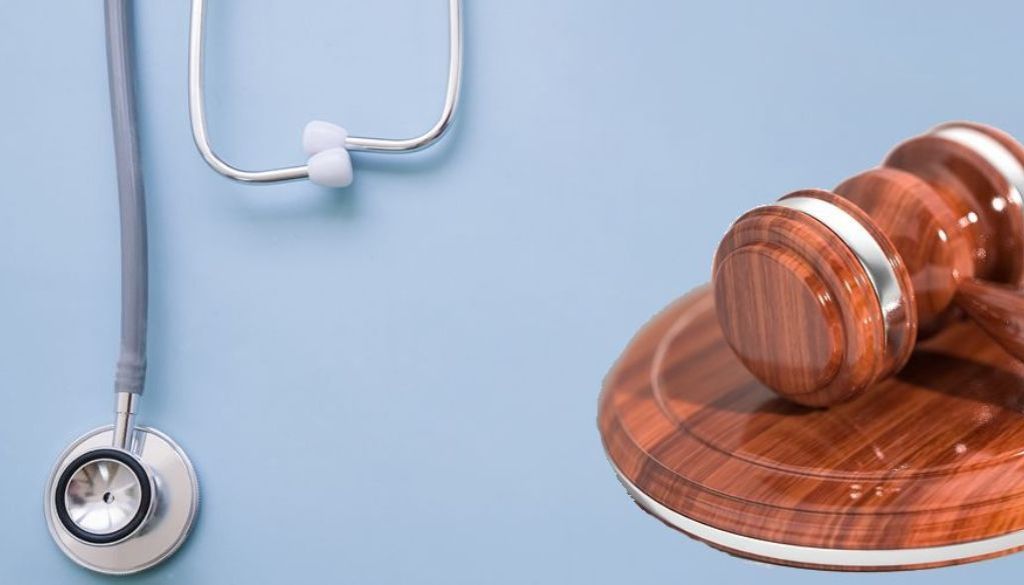 Nuevo Código Penal pone bajo la lupa el ejercicio médico; legisladores  dicen crítica es normal