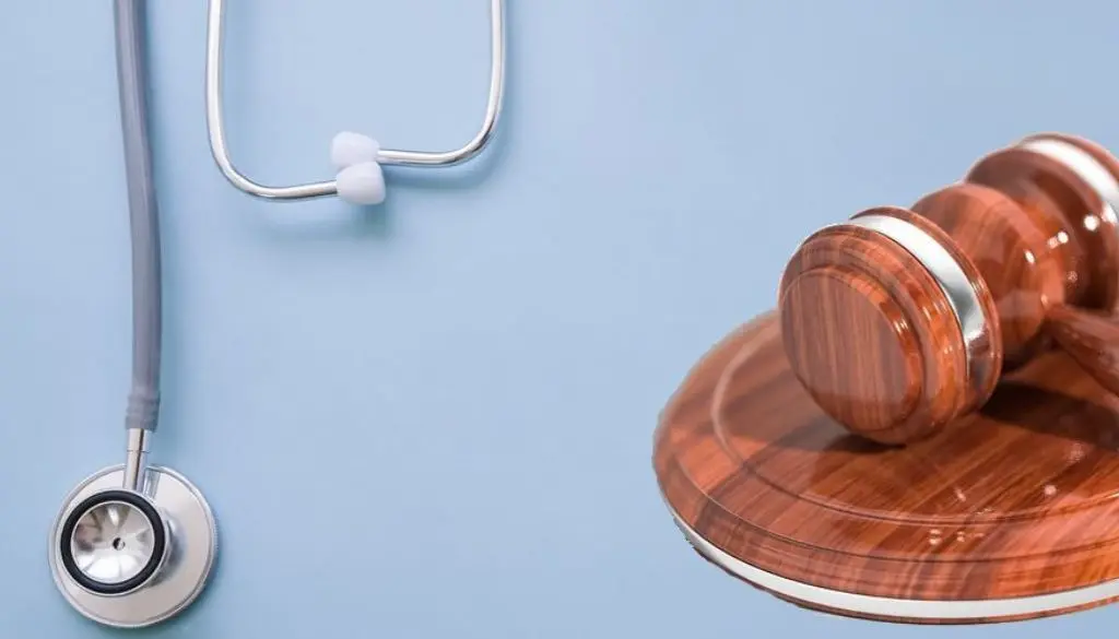 Nuevo Código Penal pone bajo la lupa el ejercicio médico; legisladores dicen crítica es normal