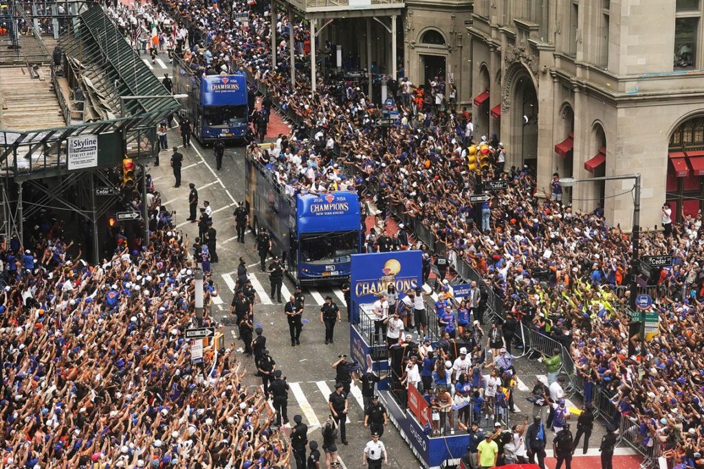 Los New York Knicks disfrutan de su desfile de victoria en la NBA