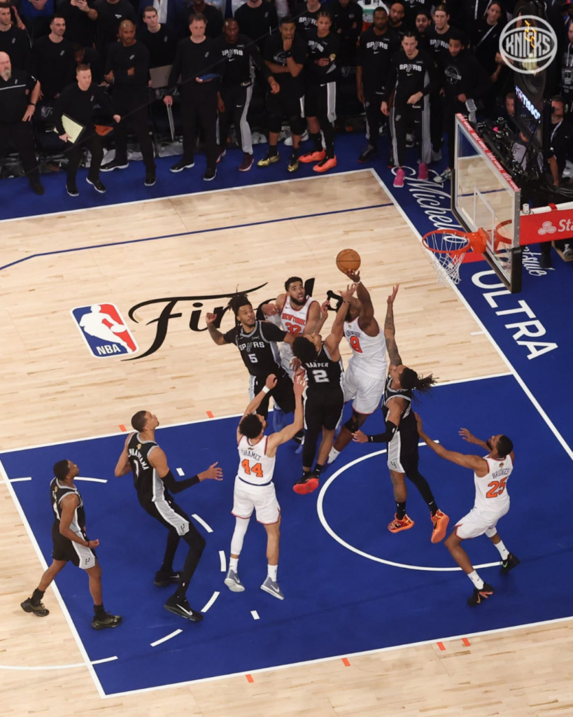 Towns y la “mano derecha de Dios”: la jugada que acerca a los Knicks al título