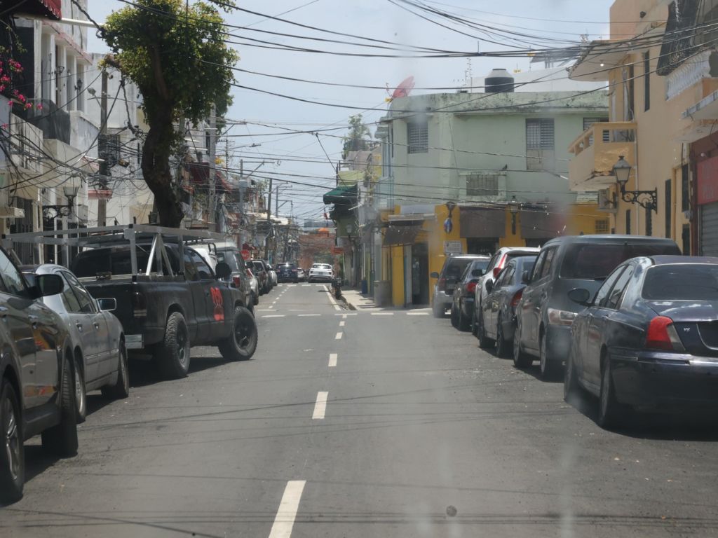 Ensanche La Fe es un pandemónium los días de semanas.