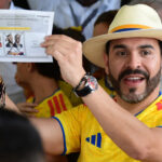 El ultraderechista De la Espriella vota en Barranquilla confiado en ganar la Presidencia