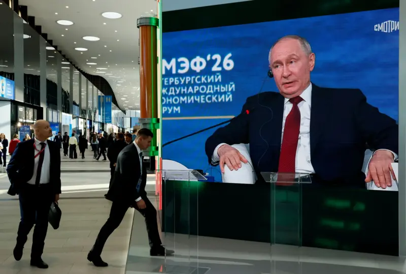 Ucrania lanza un ataque en San Petersburgo con más de 140 drones en el último día del "Davos de Rusia"