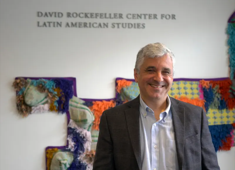 Steven Levitsky, experto de Harvard, llega a RD para analizar el futuro de la democracia en América Latina