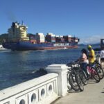 Entre alboradas y amaneceres, el puerto más grande de América Latina