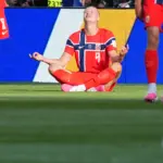 Erling Haaland anota dos goles en su debut en el Mundial y Noruega vence a Irak 4-1