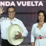 La ventaja de Fujimori sobre Sánchez baja a 2,3 puntos en Perú con el 85 % escrutado