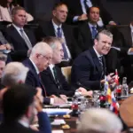 EEUU critica a los aliados que no le ayudaron en Irán y revisará la presencia de militares y bases en Europa