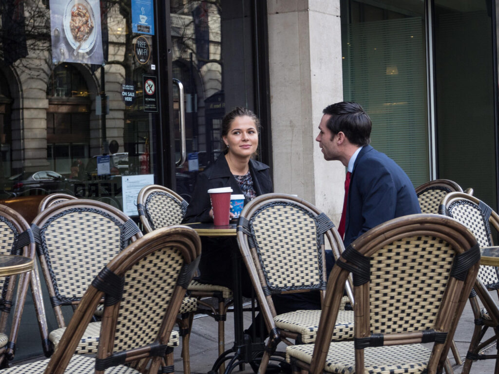 Las citas modernas comienzan a parecer entrevistas de trabajo