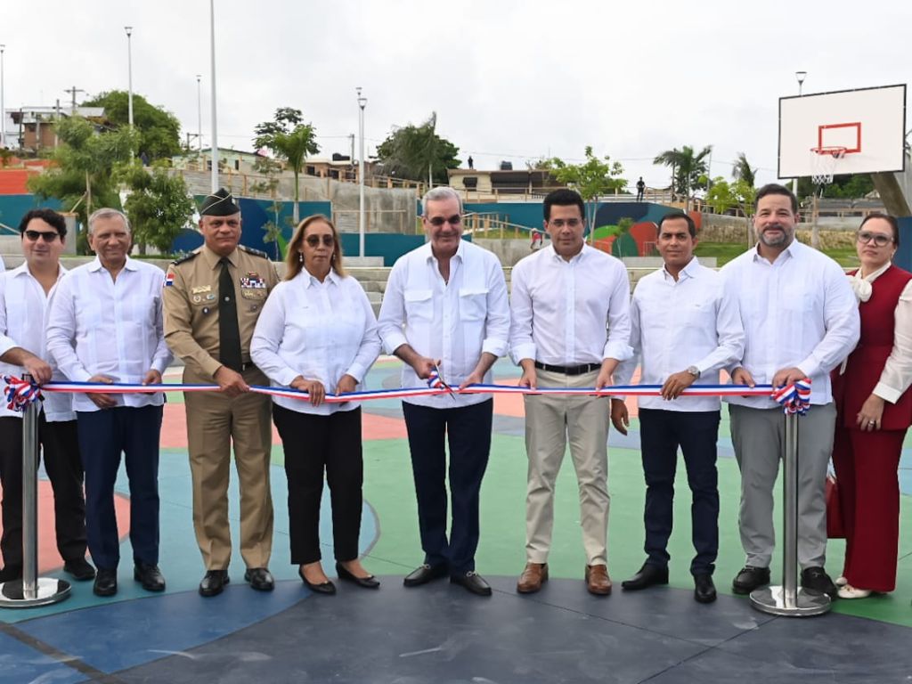 David Collado anuncia llegada del primer buque de cruceros a Barahona en enero 2027