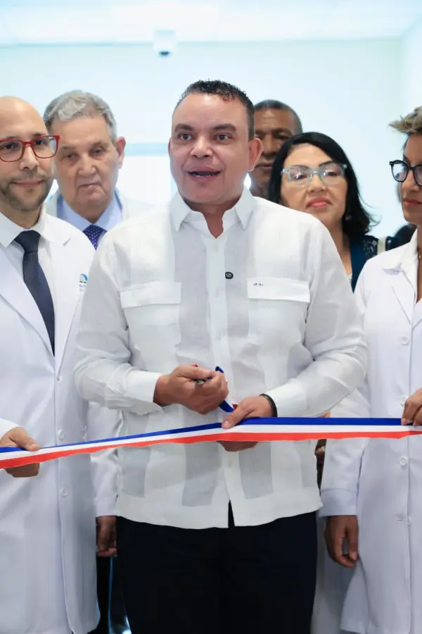 El director ejecutivo del SNS, doctor Julio Landrón