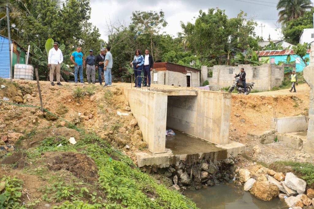 Desmantelan 56 viviendas en Los Alcarrizos para reducir inundaciones en zonas vulnerables
