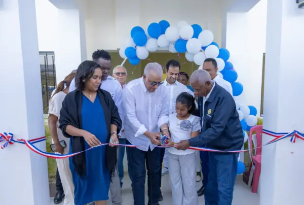 Andrés Bautista inaugura obras comunitarias en Bahoruco