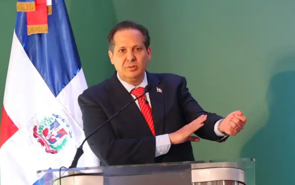 Ministro de Salud, Víctor Atallah, destacó que cada persona que dona sangre ayuda a salvar la vida de tres personas. José de León.
