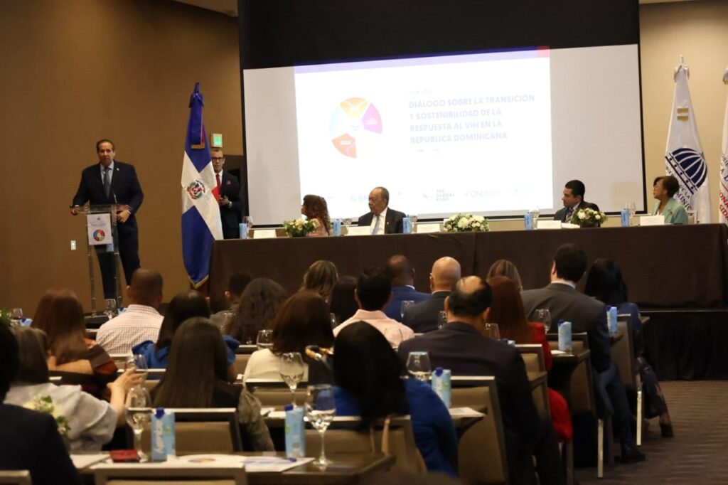 Ministro de Salud, Víctor Atallah, dijo que el Estado se enfoca en la sostenibilidad de la respuesta al VIH, ante la salida de la financiación internacional. José de León.