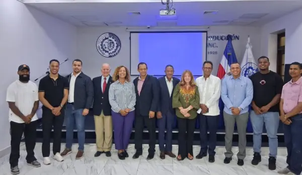 Parte del Comité Organizador de la celebración del  primer centenario del municipio Los Cacaos, de la provincia San Cristóbal.