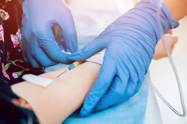 Cuando el organismo responde de manera descontrolada ante una infección puede desencadenarse la sepsis.