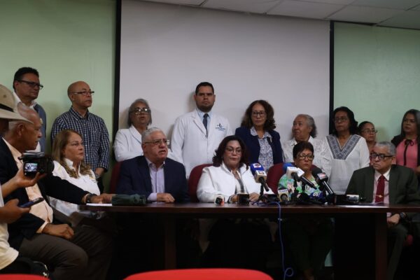 Pasados presidentes del CMD y otros colegiados, exigen se realice una auditoría externa para esclarecer supuestas irregularidades en el Instituto de Protección y Previsión Social del Médico. Guillermo Burgos.