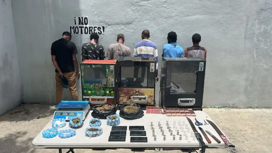 Policía Nacional detiene a 8 personas
