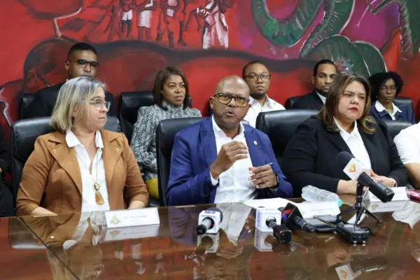 Presidente del Colegio Médico Dominicano (CMD), Luis Peña Núñez, informa que investigan supuestas irregularidades del IPPS. José Francisco.