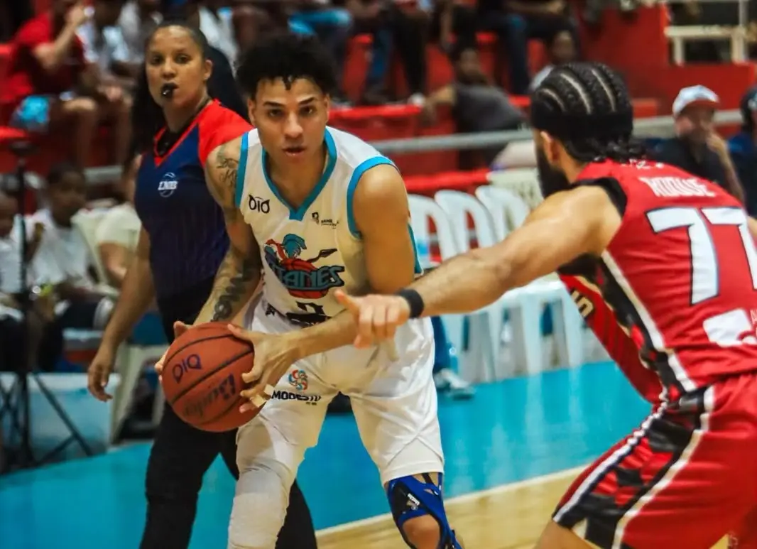 Titanes se niegan a morir con triunfo ante los Gigantes