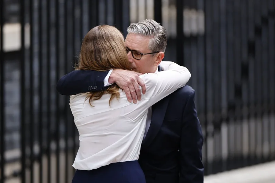 El primer ministro británico, Keir Starmer, anunció su dimisión