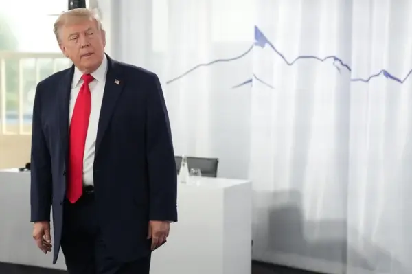 El presidente estadounidense Donald Trump al inicio de una sesión de trabajo en la cumbre del G7 en Evian-les-Bains, Francia, este 16 de junio.