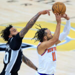 Brunson lidera a los Knicks para conseguir la victoria en el primer partido de las Finales