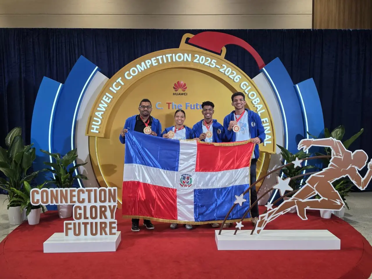 Estudiantes dominicanos ganan el Gran Premio en la final mundial de la Huawei en China