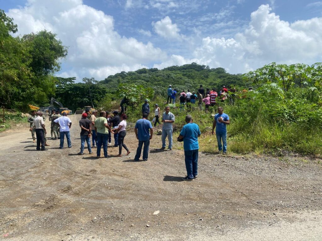 Comunidades de Monte Plata realizan marcha pacífica contra operaciones de la minera San Agustín
