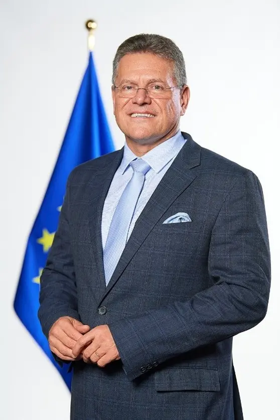 Šefčovič es un político y diplómatico eslovaco, que desde el 2009 forma parte de la Comisión Europea